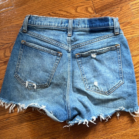 Abercrombie Curve Love High Rise Mom Short - Picture 2 of 3